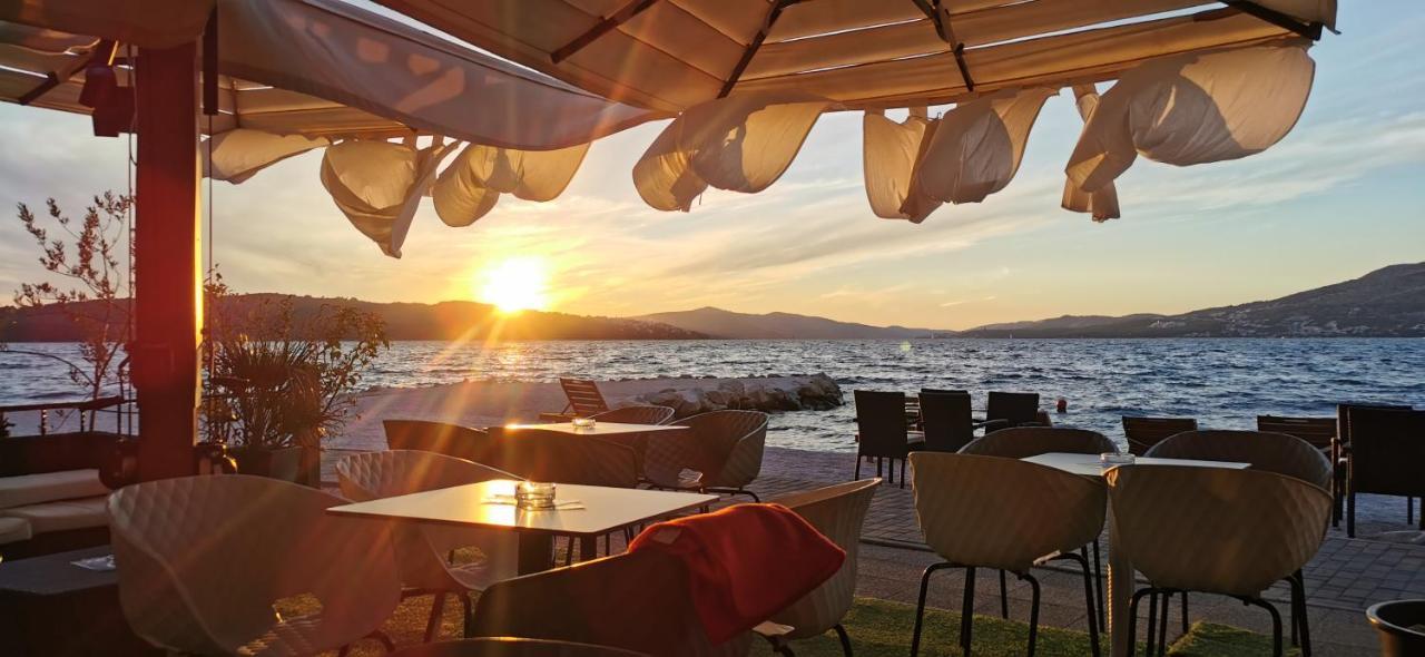 Apartment Okrug Gornji - Trogir With Sea View Luaran gambar