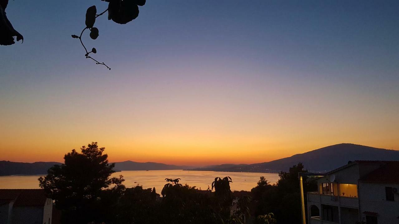 Apartment Okrug Gornji - Trogir With Sea View Luaran gambar